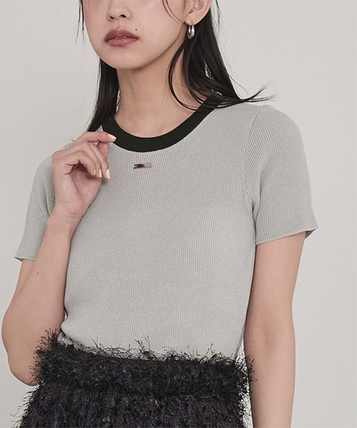 miette(ミエット)の「シルバープレート付き配色プルオーバー(ニット/セーター・レディース・ブルー/グレー/オフホワイト/ブラック/ライトベージュ/レッド・FREE)」の3枚目の写真