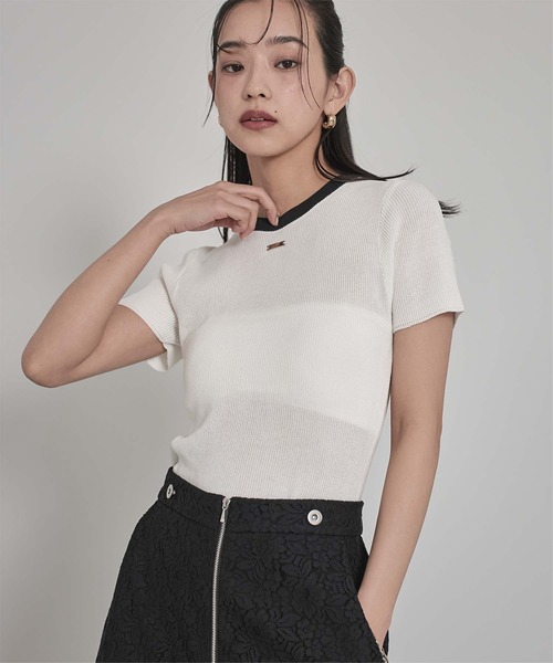 miette(ミエット)の「シルバープレート付き配色プルオーバー(ニット/セーター・レディース・ブルー/グレー/オフホワイト/ブラック/ライトベージュ/レッド・FREE)」の9枚目の写真