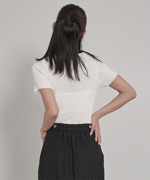 miette(ミエット)の「シルバープレート付き配色プルオーバー(ニット/セーター・レディース・ブルー/グレー/オフホワイト/ブラック/ライトベージュ/レッド・FREE)」の12枚目の写真