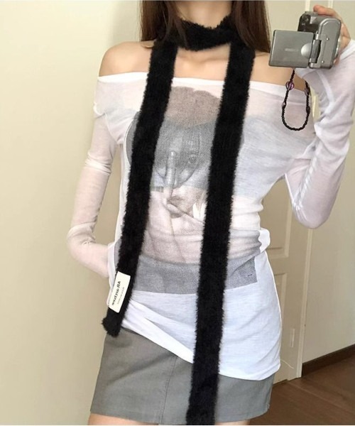 ARCHIVER（アーカイバ）の「【Bz】ロングニット細マフラー/ロングタイ無地カラー（MA/EK225）（マフラー・レディース・レッド/ブラウン/イエロー/ブルー/スモーキーグリーン系/ブラック/ホワイト/グレー・FREE）」の2枚目の写真