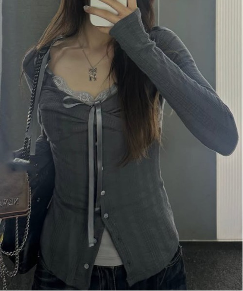 gossip！ロサンゼルス（ゴシップロサンゼルス）の「Y2K レースネックキャミ&2WAYボタンカーディガンSET（Tシャツ/カットソー・レディース・ブラック/グレー/ピンク・FREE）」の7枚目の写真