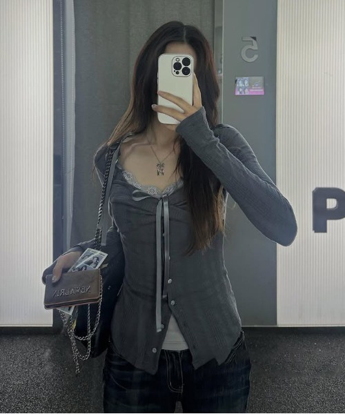 gossip！ロサンゼルス（ゴシップロサンゼルス）の「Y2K レースネックキャミ&2WAYボタンカーディガンSET（Tシャツ/カットソー・レディース・ブラック/グレー/ピンク・FREE）」の5枚目の写真