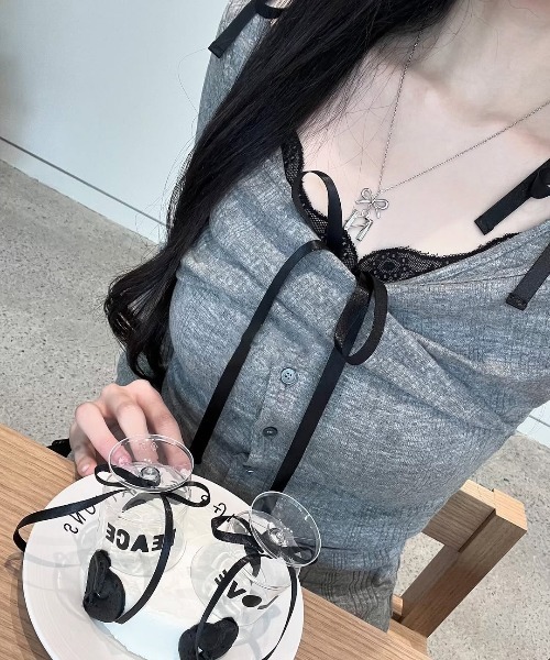 gossip！ロサンゼルス（ゴシップロサンゼルス）の「Y2K レースネックキャミ&2WAYボタンカーディガンSET（Tシャツ/カットソー・レディース・ブラック/グレー/ピンク・FREE）」の9枚目の写真