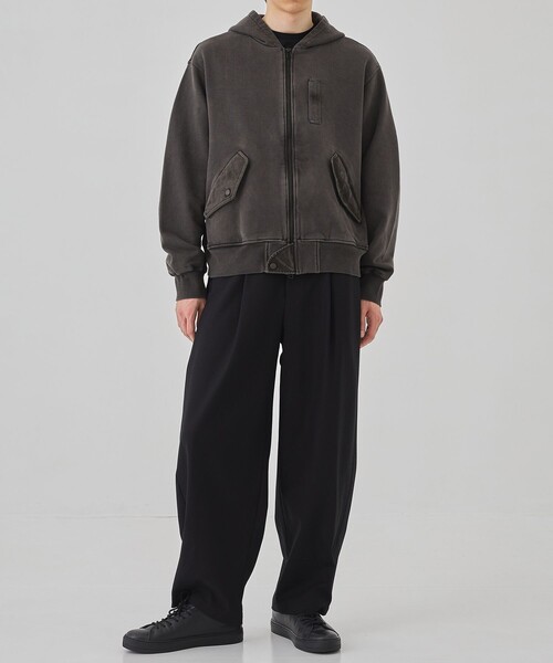 UNITED TOKYO(ユナイテッドトウキョウ)の「ピグメントダイ バレルベイカースウェットパンツ(スウェットパンツ・メンズ・ダークグレー/ブラウン・1/2)」の4枚目の写真