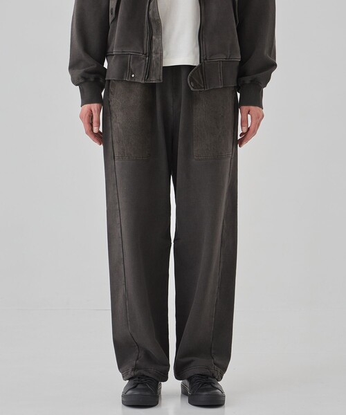 UNITED TOKYO(ユナイテッドトウキョウ)の「ピグメントダイ バレルベイカースウェットパンツ(スウェットパンツ・メンズ・ダークグレー/ブラウン・1/2)」の7枚目の写真