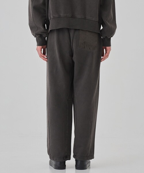UNITED TOKYO(ユナイテッドトウキョウ)の「ピグメントダイ バレルベイカースウェットパンツ(スウェットパンツ・メンズ・ダークグレー/ブラウン・1/2)」の9枚目の写真