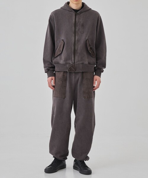 UNITED TOKYO(ユナイテッドトウキョウ)の「ピグメントダイ バレルベイカースウェットパンツ(スウェットパンツ・メンズ・ダークグレー/ブラウン・1/2)」の11枚目の写真