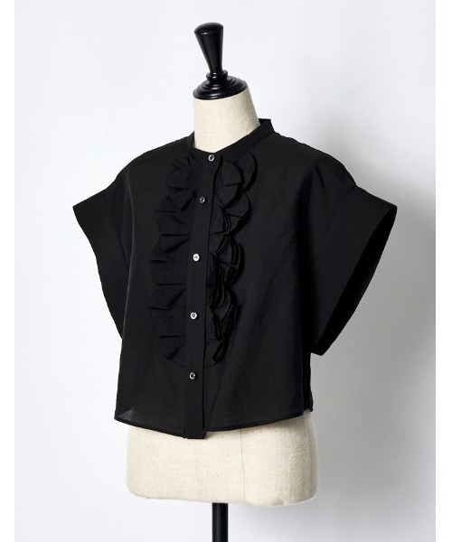 RUMCHE(ラムシェ)の「Half Moon Ruffle Short Blouse / ハーフムーンラッフルショートブラウス(シャツ/ブラウス・レディース・ホワイト/ブラック・FREE)」の8枚目の写真