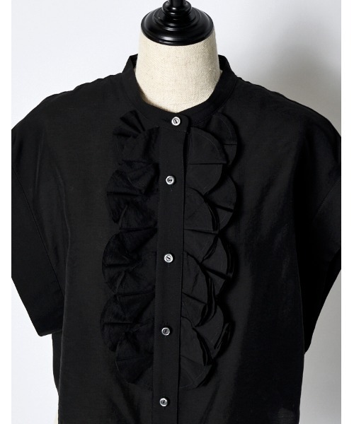 RUMCHE(ラムシェ)の「Half Moon Ruffle Short Blouse / ハーフムーンラッフルショートブラウス(シャツ/ブラウス・レディース・ホワイト/ブラック・FREE)」の10枚目の写真