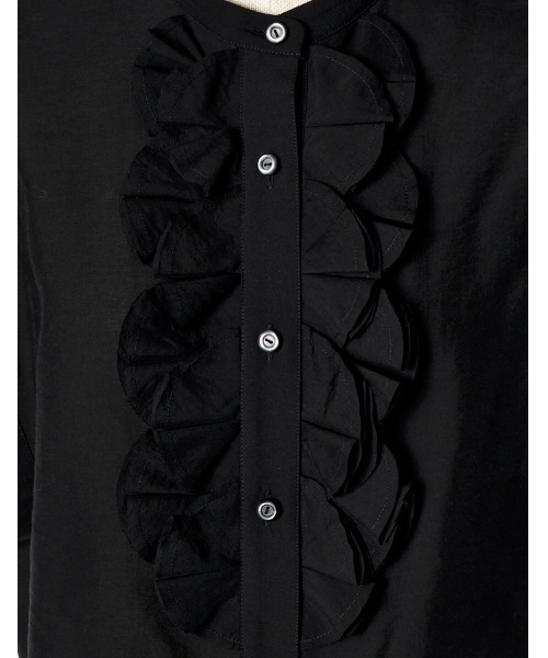 RUMCHE(ラムシェ)の「Half Moon Ruffle Short Blouse / ハーフムーンラッフルショートブラウス(シャツ/ブラウス・レディース・ホワイト/ブラック・FREE)」の13枚目の写真