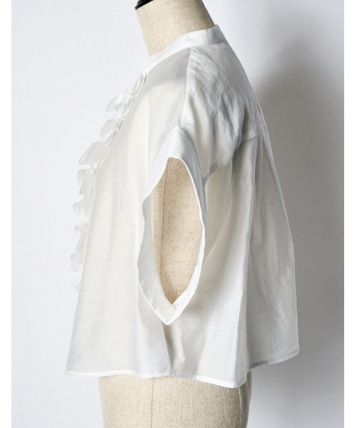 RUMCHE(ラムシェ)の「Half Moon Ruffle Short Blouse / ハーフムーンラッフルショートブラウス(シャツ/ブラウス・レディース・ホワイト/ブラック・FREE)」の20枚目の写真