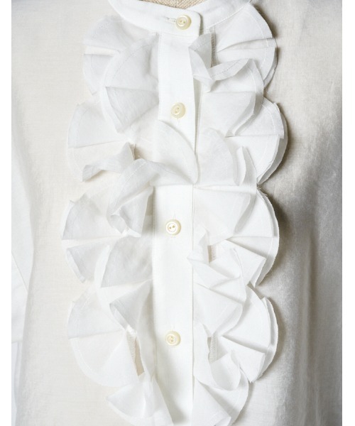 RUMCHE(ラムシェ)の「Half Moon Ruffle Short Blouse / ハーフムーンラッフルショートブラウス(シャツ/ブラウス・レディース・ホワイト/ブラック・FREE)」の21枚目の写真