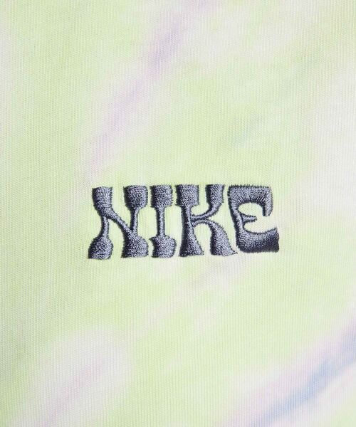 NIKE(ナイキ)の「ナイキ スポーツウェア ウィメンズ Tシャツ / Nike Sportswear Women's T-Shirt IF0612-731 Barely Volt(Tシャツ/カットソー・レディース・ライム・XS/S/M/L/XL)」の4枚目の写真