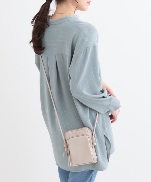 SHOO・LA・RUE(シューラルー)の「【撥水】立体ポケットミニショルダーバッグ(ショルダーバッグ・レディース・グレー/ブラック・00)」の1枚目の写真