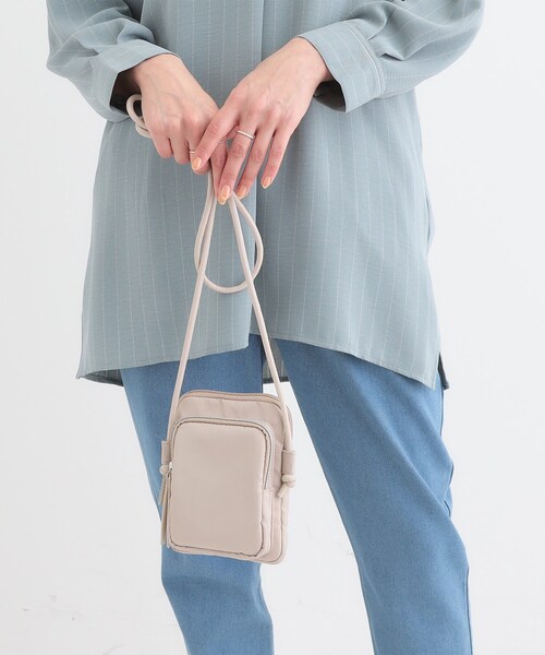 SHOO・LA・RUE(シューラルー)の「【撥水】立体ポケットミニショルダーバッグ(ショルダーバッグ・レディース・グレー/ブラック・00)」の3枚目の写真