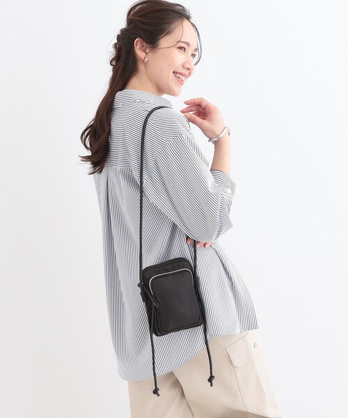 SHOO・LA・RUE(シューラルー)の「【撥水】立体ポケットミニショルダーバッグ(ショルダーバッグ・レディース・グレー/ブラック・00)」の5枚目の写真