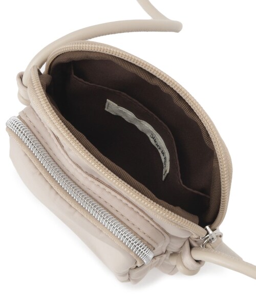 SHOO・LA・RUE(シューラルー)の「【撥水】立体ポケットミニショルダーバッグ(ショルダーバッグ・レディース・グレー/ブラック・00)」の12枚目の写真