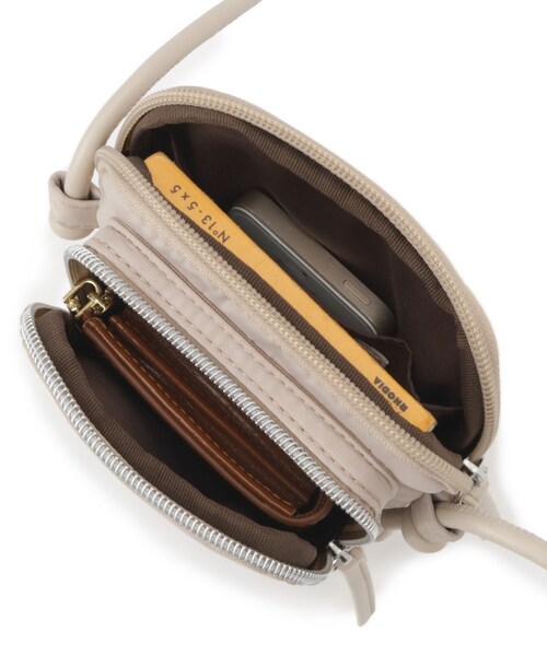 SHOO・LA・RUE(シューラルー)の「【撥水】立体ポケットミニショルダーバッグ(ショルダーバッグ・レディース・グレー/ブラック・00)」の14枚目の写真