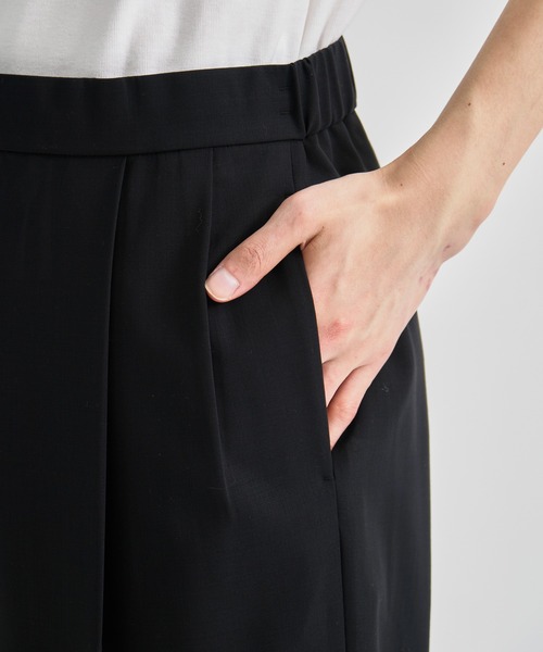 ATON(エイトン)の「【ATON / エイトン】TWIST WOOL TROPICAL TWO TUCKED EASY PANTS(スラックス・メンズ・ブラック/グレー・2/4/6)」の11枚目の写真