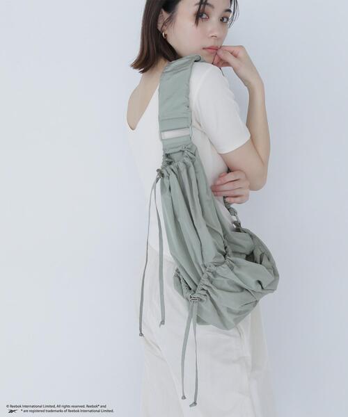 NATURAL BEAUTY BASIC(ナチュラルビューティーベーシック)の「【THINK BEAUTY】Reebok DRAWSTRING BAG(バックパック/リュック・レディース・ライトグリーン/ブラック・フリ-)」の3枚目の写真