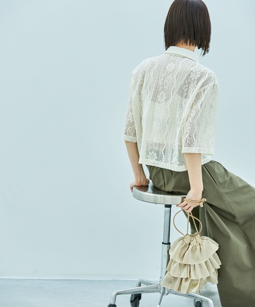 LAKOLE(ラコレ)の「【長さが選べる】レースシャツ / 327800(シャツ/ブラウス・レディース・テラコッタ/ブルー/アイボリー/ブラック/ブラウン・MEDIUM/LARGE)」の9枚目の写真