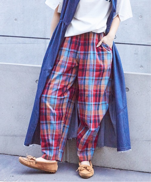 CUBE SUGAR(キューブシュガー)の「チェック柄裾ダーツイージーコクーンパンツ(その他パンツ・レディース・スミクロ/ネイビー/レッド/カーキ/マルチ・M)」の5枚目の写真