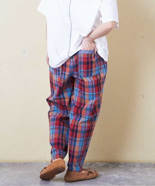 CUBE SUGAR(キューブシュガー)の「チェック柄裾ダーツイージーコクーンパンツ(その他パンツ・レディース・スミクロ/ネイビー/レッド/カーキ/マルチ・M)」の13枚目の写真