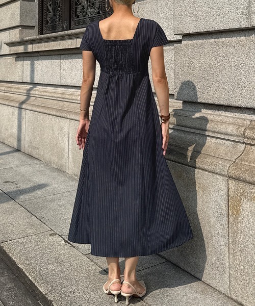 JENNE（ジェンヌ）の「ピンストライプ美シルエットワンピース（ワンピース・レディース・ネイビー/ブラック・LARGE/SMALL/MEDIUM）」の5枚目の写真