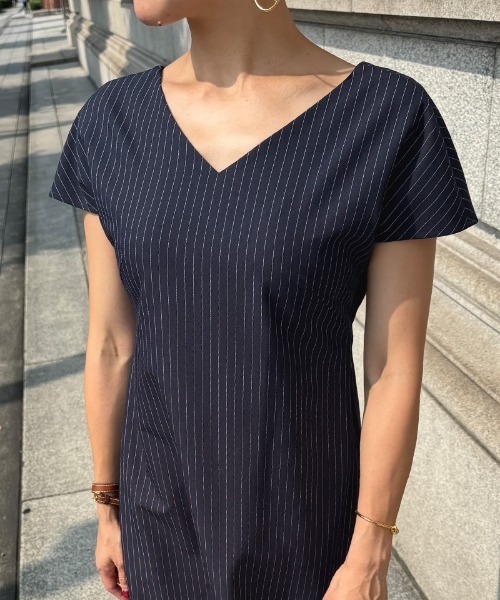 JENNE（ジェンヌ）の「ピンストライプ美シルエットワンピース（ワンピース・レディース・ネイビー/ブラック・LARGE/SMALL/MEDIUM）」の6枚目の写真