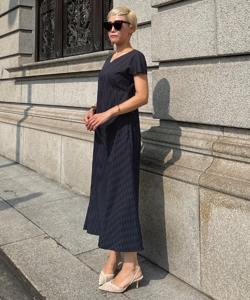 JENNE（ジェンヌ）の「ピンストライプ美シルエットワンピース（ワンピース・レディース・ネイビー/ブラック・LARGE/SMALL/MEDIUM）」の7枚目の写真