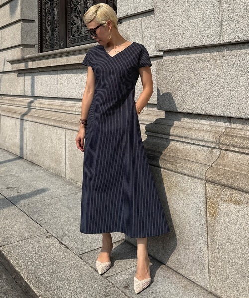 JENNE（ジェンヌ）の「ピンストライプ美シルエットワンピース（ワンピース・レディース・ネイビー/ブラック・LARGE/SMALL/MEDIUM）」の9枚目の写真