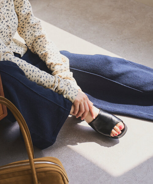 Kastane（カスタネ）の「*【スウェード&PUレザー】ラウンドミュールサンダル（サンダル・レディース・グリーン系その他/ブラック/ベージュ・38/36/37）」の8枚目の写真