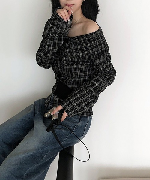 Girly Doll(ガーリードール)の「オフショルデザインチェックシャツ(シャツ/ブラウス・レディース・ブラック・F)」の6枚目の写真