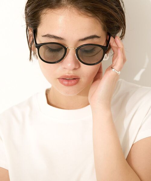 AMERICAN HOLIC（アメリカンホリック）の「ブリッジメタルグラス（調光・偏光レンズ）（サングラス・レディース・ベージュ/ブラック・FREE）」の7枚目の写真