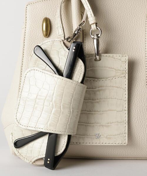 TOFF&LOADSTONE(トフアンドロードストーン)の「Eyewear case with strap croco(アイウェアケース with ストラップ クロコ)(その他・レディース・アイボリー/ダークブラウン・00)」の10枚目の写真
