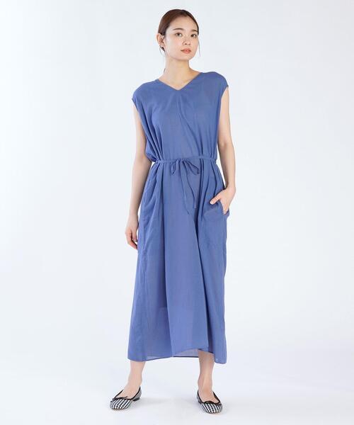 agnes b.（アニエスベー）の「ガーゼ調コットン Vネック ノースリーブ ロングワンピース ”Volubilis”（ワンピース・レディース・ブルー系その他・1/2）」の2枚目の写真