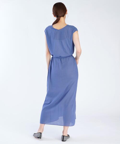 agnes b.（アニエスベー）の「ガーゼ調コットン Vネック ノースリーブ ロングワンピース ”Volubilis”（ワンピース・レディース・ブルー系その他・1/2）」の4枚目の写真
