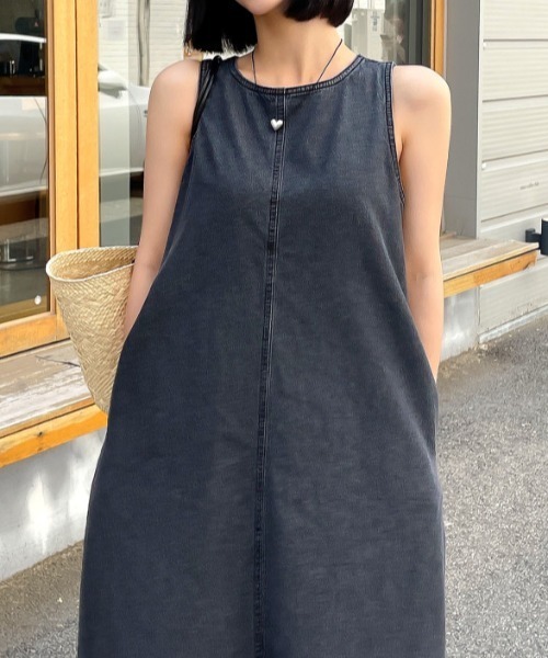 Aelina(エリナ)の「ノースリーブデニムワンピース(ワンピース・レディース・ブルー/ブラック・F)」の15枚目の写真