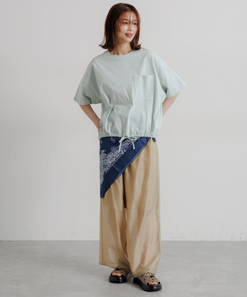 studio CLIP（スタディオクリップ）の「裾ドロストポケットTシャツ（Tシャツ/カットソー・レディース・ライトグリーン/オフホワイト/レッド/チャコール・FREE）」の5枚目の写真