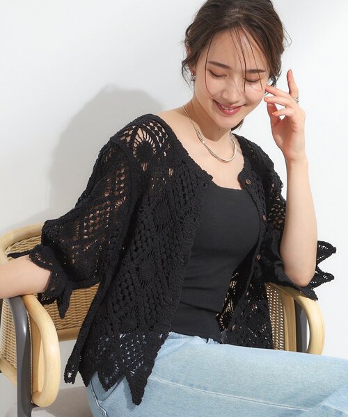 DRESKIP(ドレスキップ)の「【2WAY】大人のほんのり甘いスタイルに クロシェレースカーディガン(カーディガン/ボレロ・レディース・ライトベージュ/ブラック/グリーン系・03/02)」の2枚目の写真