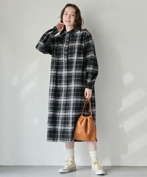 KRIFF MAYER Lady's Collection（クリフメイヤーレディースコレクション）の「【綿100％】ビエラシャツワンピース（シャツワンピース・レディース・カラフル/チャコール/その他5/ナチュラル/レッド/オリーブ・MEDIUM/LARGE）」の8枚目の写真