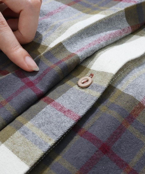 KRIFF MAYER Lady's Collection（クリフメイヤーレディースコレクション）の「【綿100％】ビエラシャツワンピース（シャツワンピース・レディース・カラフル/チャコール/その他5/ナチュラル/レッド/オリーブ・MEDIUM/LARGE）」の22枚目の写真