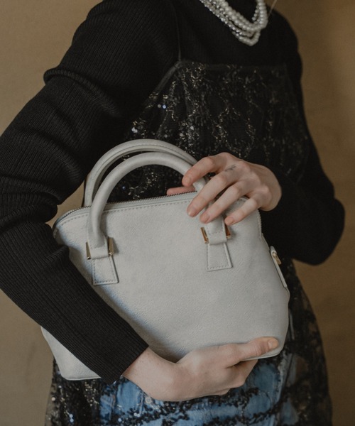 et.UNiVER(エトユニベール)の「Metallic Muse Dome Bag(ハンドバッグ・レディース・シルバー/ブラック/ゴールド・FREE)」の3枚目の写真