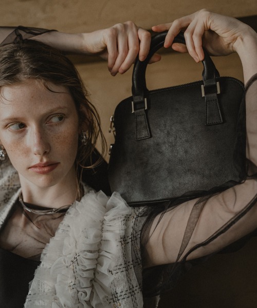 et.UNiVER(エトユニベール)の「Metallic Muse Dome Bag(ハンドバッグ・レディース・シルバー/ブラック/ゴールド・FREE)」の2枚目の写真