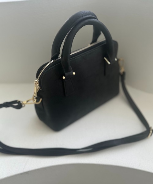 et.UNiVER(エトユニベール)の「Metallic Muse Dome Bag(ハンドバッグ・レディース・シルバー/ブラック/ゴールド・FREE)」の4枚目の写真