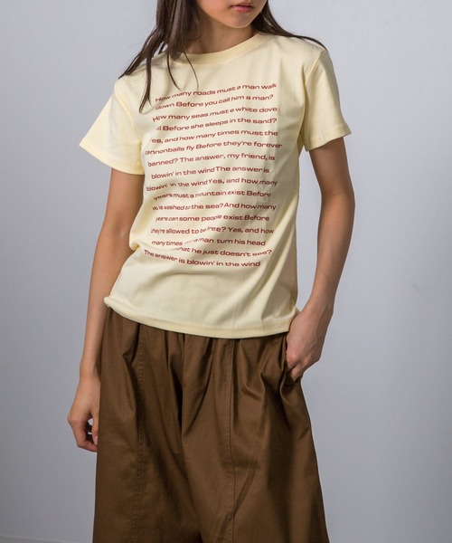 MEMECLE(メメクル)の「【 MEMECLE / メメクル 】カラー レタリング クロップド 半袖Tシャツ(Tシャツ/カットソー・レディース・イエロー/ネイビー/ライトグレー/ホワイト/ブラック・SMALL/MEDIUM)」の5枚目の写真