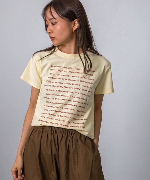 MEMECLE(メメクル)の「【 MEMECLE / メメクル 】カラー レタリング クロップド 半袖Tシャツ(Tシャツ/カットソー・レディース・イエロー/ネイビー/ライトグレー/ホワイト/ブラック・SMALL/MEDIUM)」の7枚目の写真