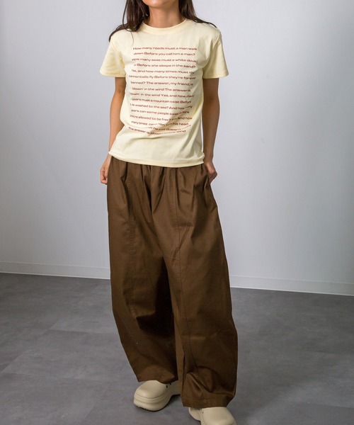MEMECLE(メメクル)の「【 MEMECLE / メメクル 】カラー レタリング クロップド 半袖Tシャツ(Tシャツ/カットソー・レディース・イエロー/ネイビー/ライトグレー/ホワイト/ブラック・SMALL/MEDIUM)」の11枚目の写真