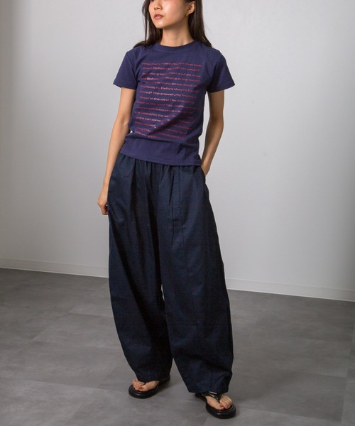 MEMECLE(メメクル)の「【 MEMECLE / メメクル 】カラー レタリング クロップド 半袖Tシャツ(Tシャツ/カットソー・レディース・イエロー/ネイビー/ライトグレー/ホワイト/ブラック・SMALL/MEDIUM)」の19枚目の写真