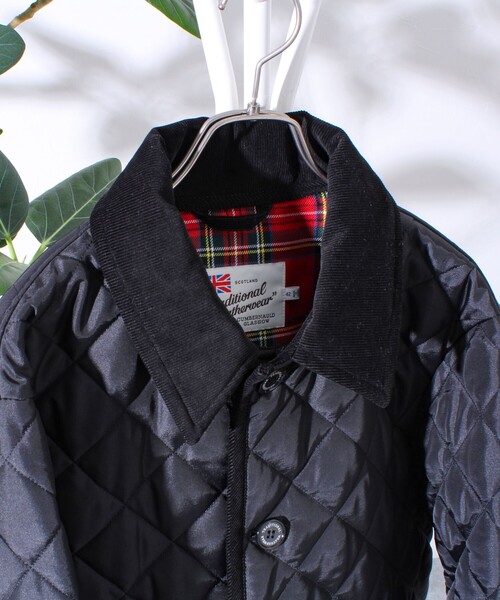 Traditional Weatherwear（トラディショナルウェザーウェア）の「【Traditional Weatherwear 】裏地別注 WAVERLY キルティングジャケット（ブルゾン・メンズ・ブラック/ダークネイビー・38/40/42）」の4枚目の写真